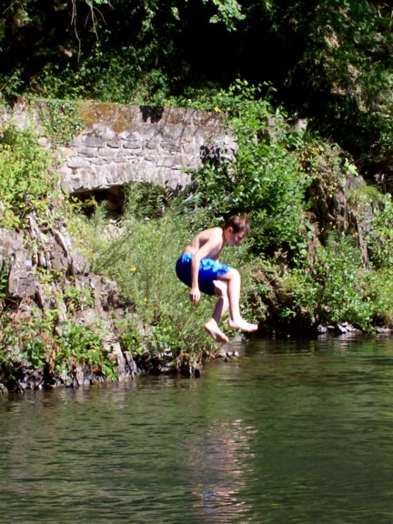  Image name: 00_100_0290.JPG 
 width: 432 pixel 
 height: 576 pixel 
 Size: 108817 bytes 
 Click to enlarge 